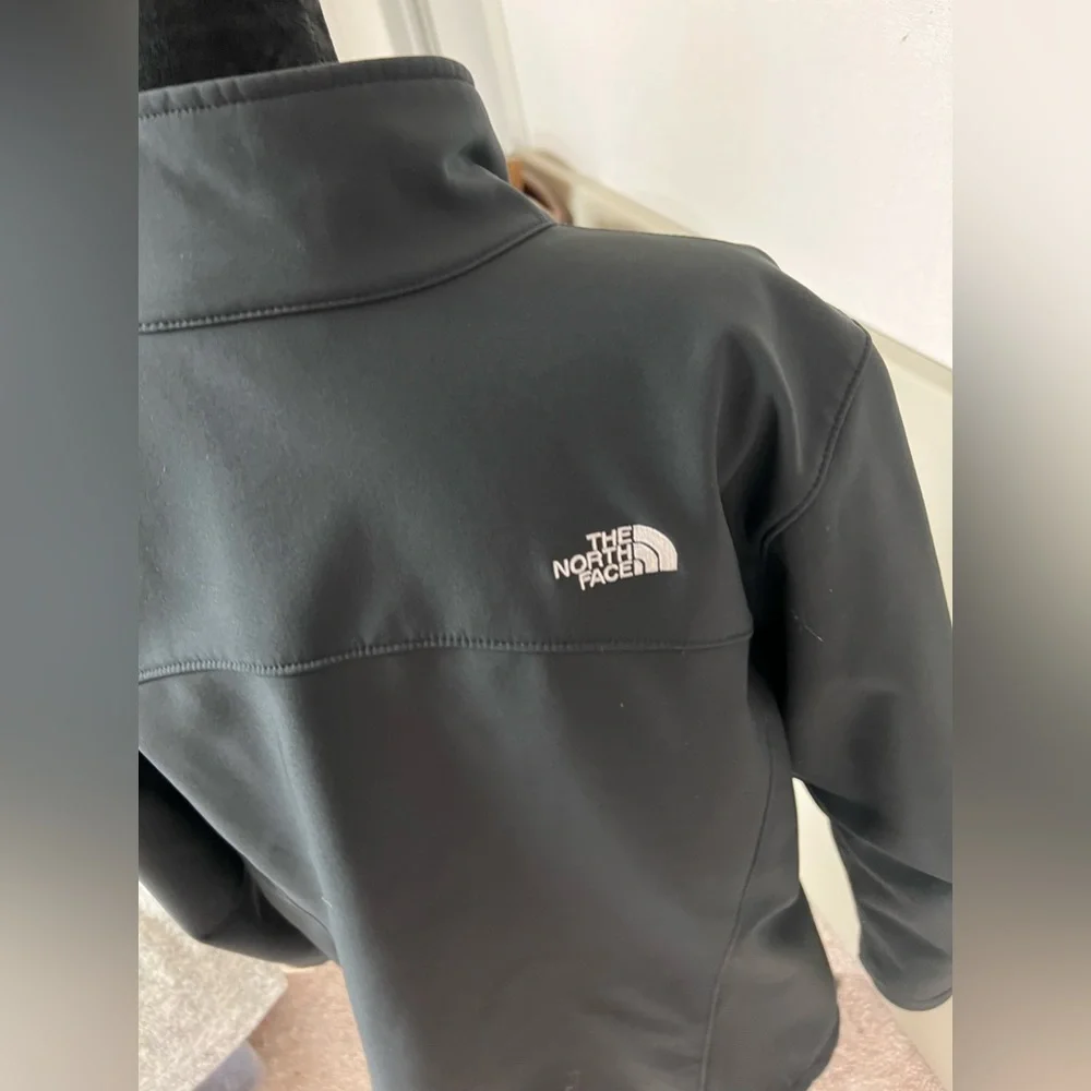 Women’s black soft shell north face jacket - Picture 3 of 10